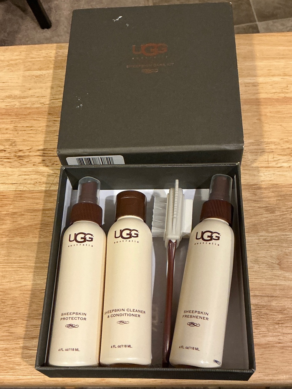 UGG Australia Sheepskin Care Kit: Protector, Cleaner, Freshener, Brush NEW
